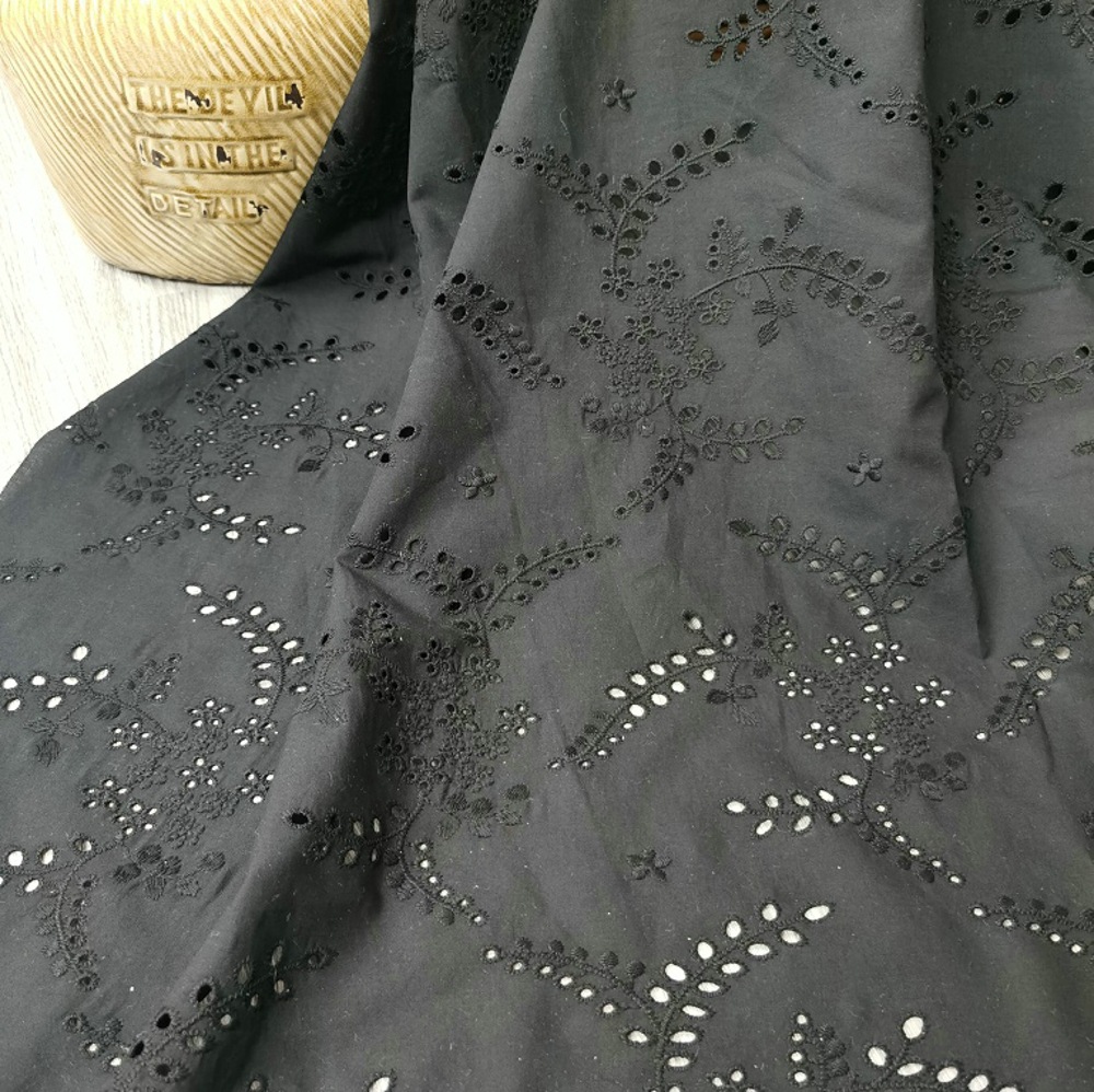 Sewing Eyelet Fabric - Tela de encaje floral bordado calado